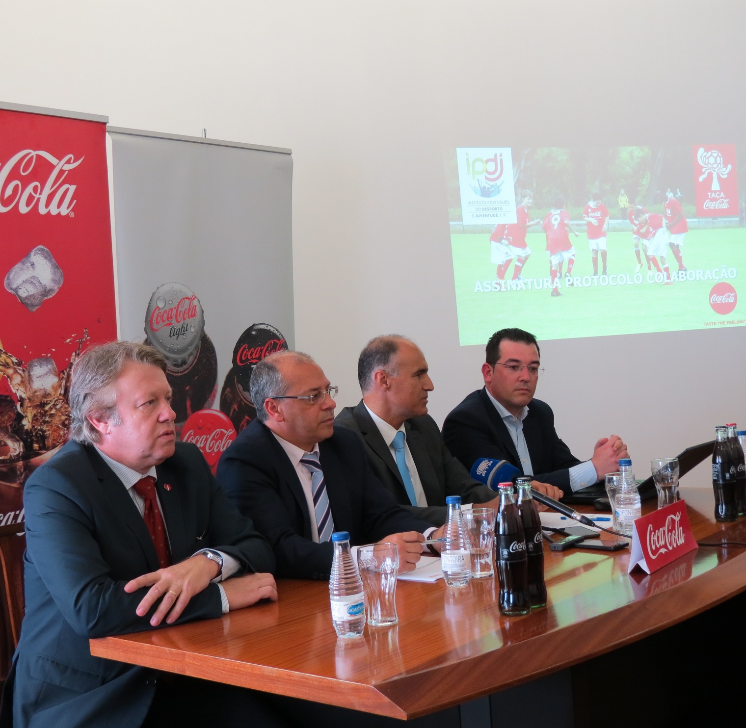 Apresentação da Taça Coca-Cola e formalização de Protocolo