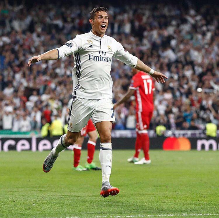 Congratulação - Cristiano Ronaldo (Real Madrid Club de Fútbol)